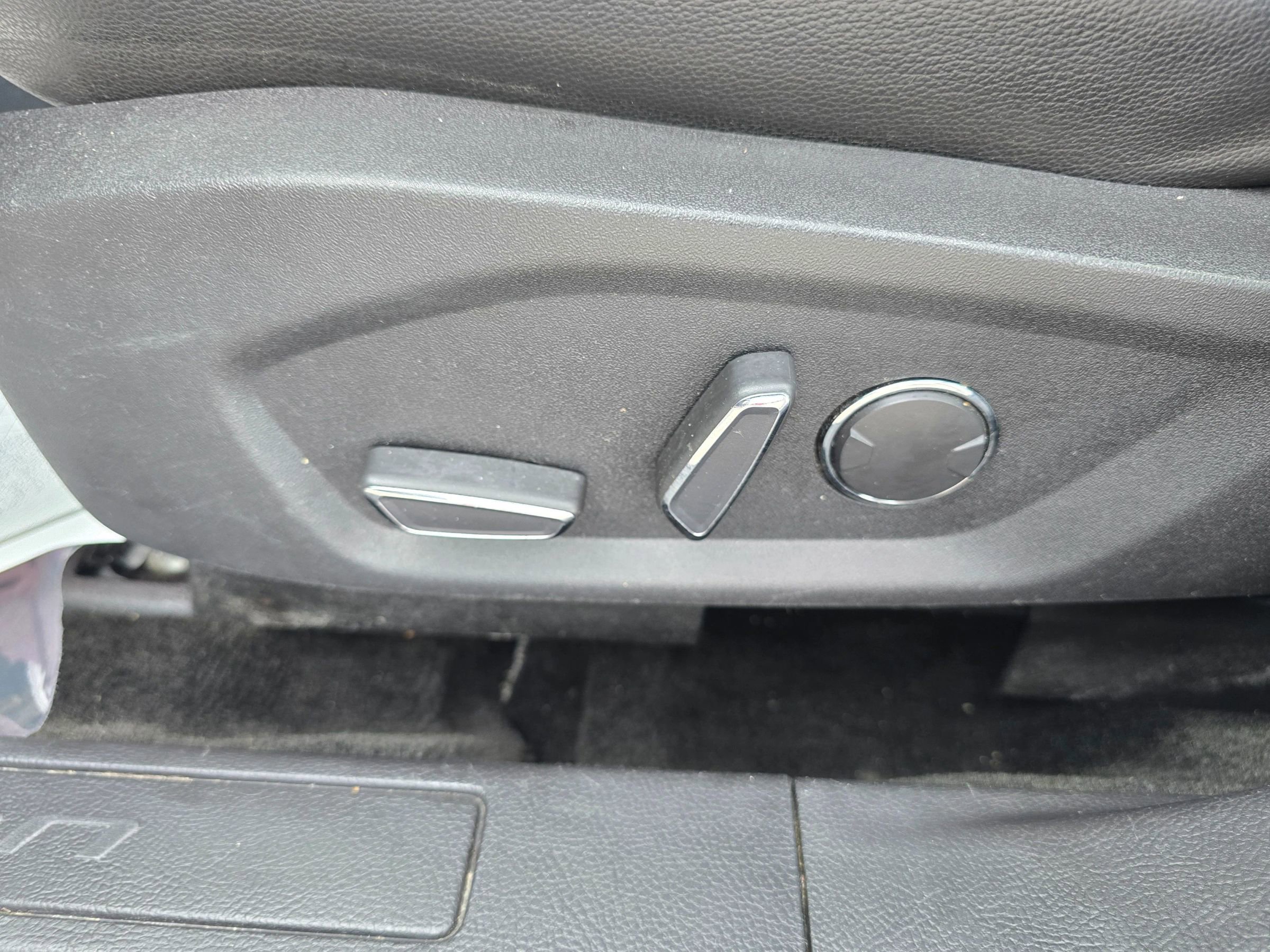 Used 2016 Ford Fusion SE w/ Equipment Group 202A FWD image 10