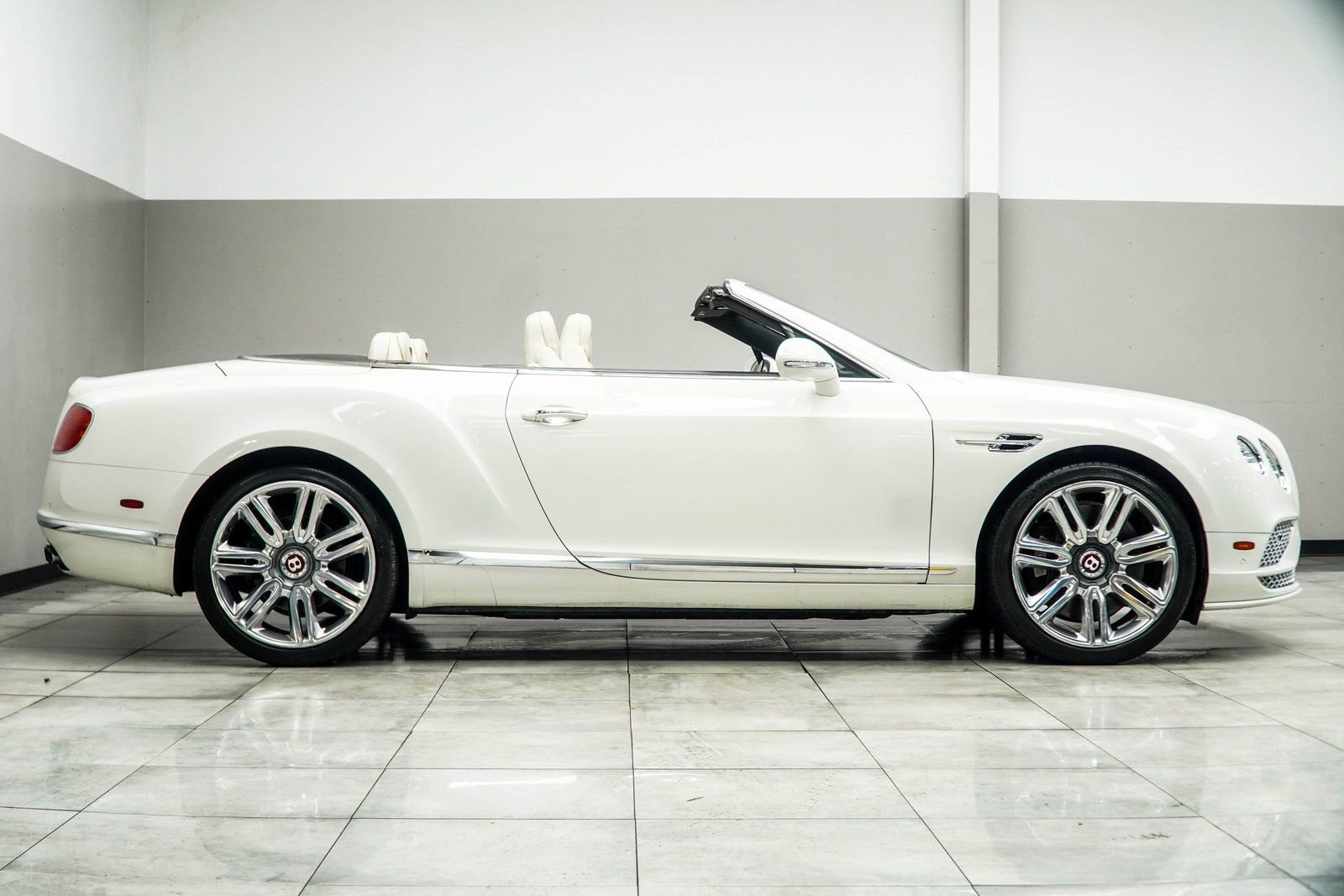 Used 2017 Bentley Continental GT image 8