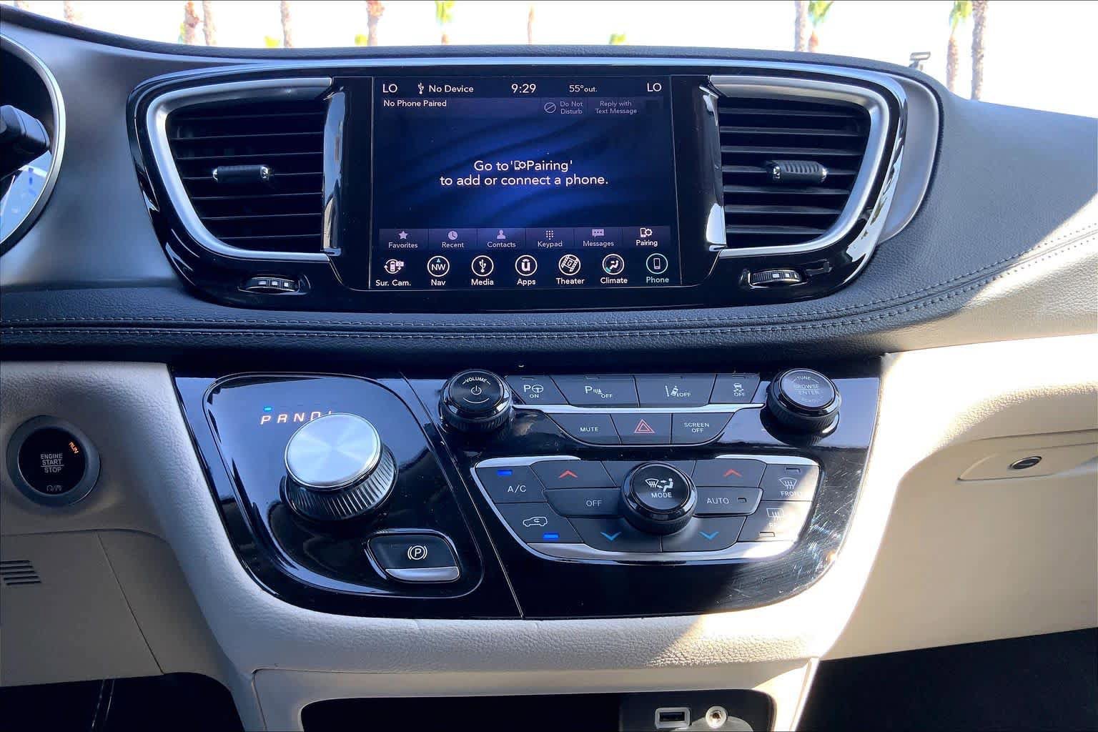 Used 2019 Chrysler Pacifica Limited w/ Advanced Safetytec Group FWD image 32