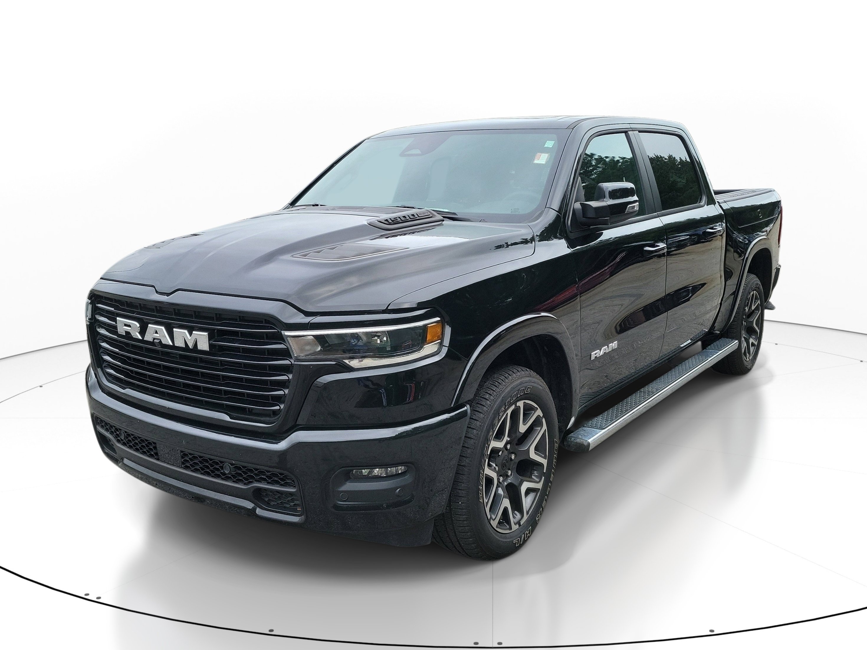 Used 2025 RAM 1500 Laramie w/ Sport Appearance Package AWD/4WD image 3