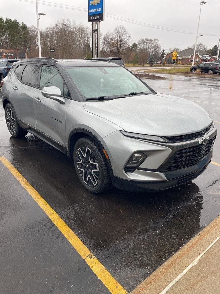Certified 2023 Chevrolet Blazer RS w/ Driver Confidence II Package image 4