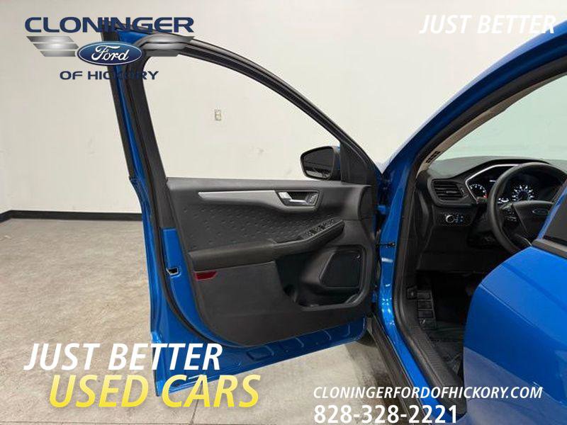 Used 2020 Ford Escape SE image 13