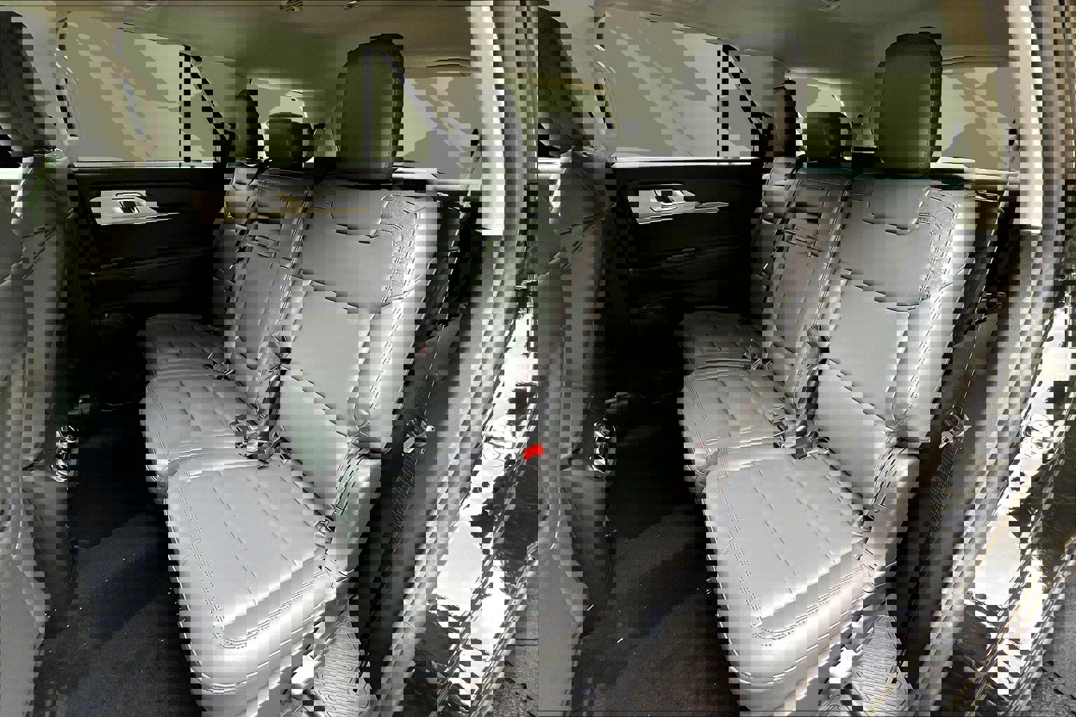 New 2025 Ford Explorer Active w/ Active Comfort Package image 10