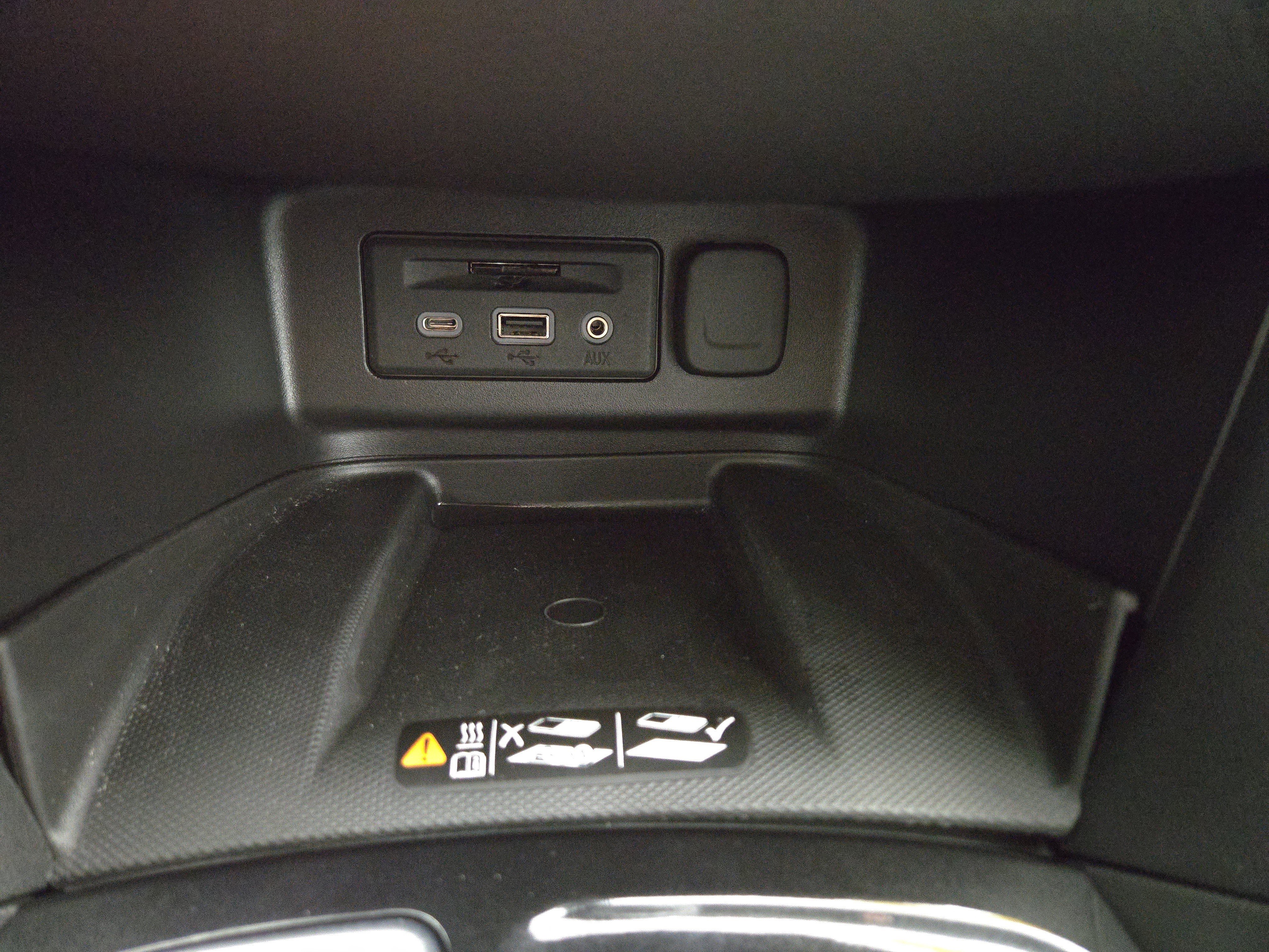 Used 2023 Chevrolet Equinox Premier image 29