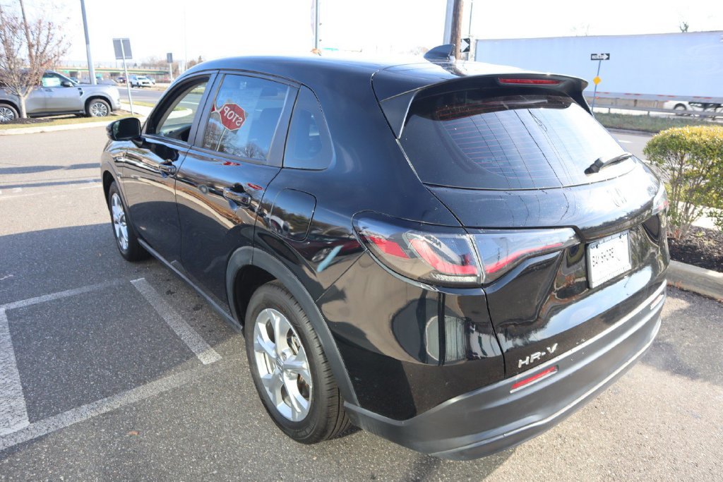 Used 2025 Honda HR-V LX image 8