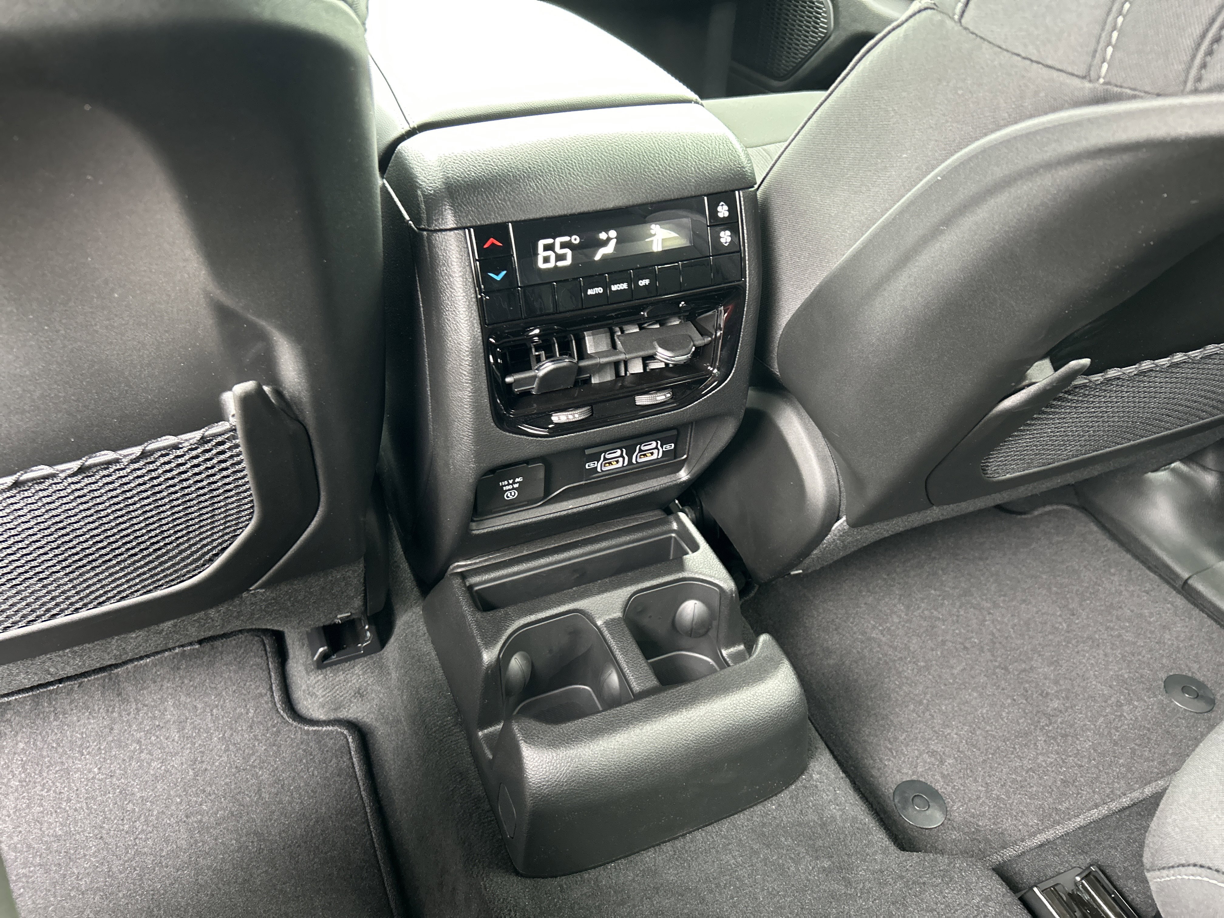 New 2025 Jeep Grand Cherokee L Laredo image 34