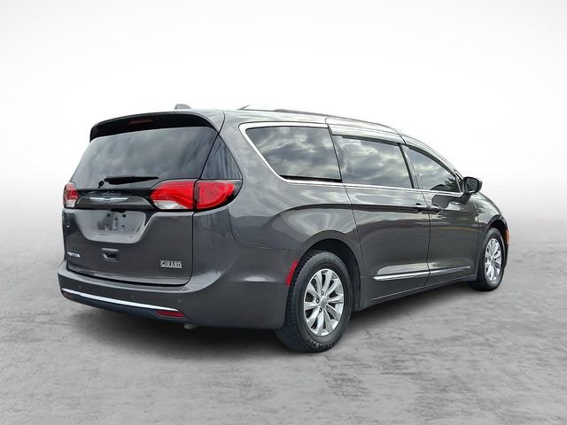 Used 2018 Chrysler Pacifica Touring-L image 6