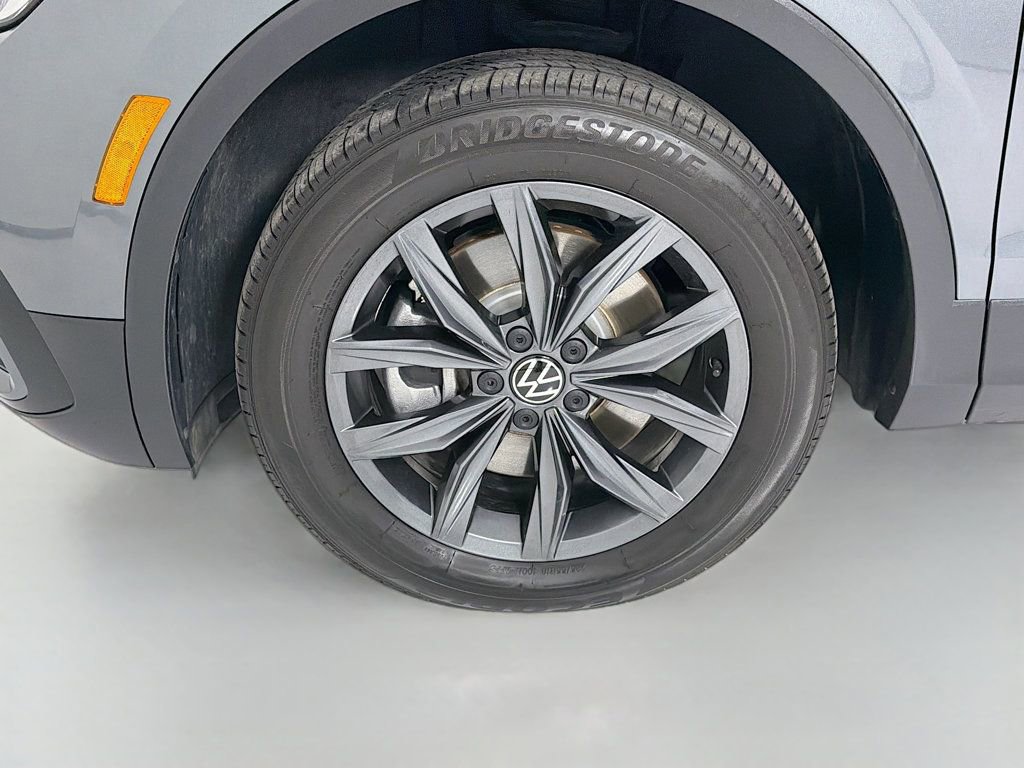 Used 2023 Volkswagen Tiguan SE FWD image 32