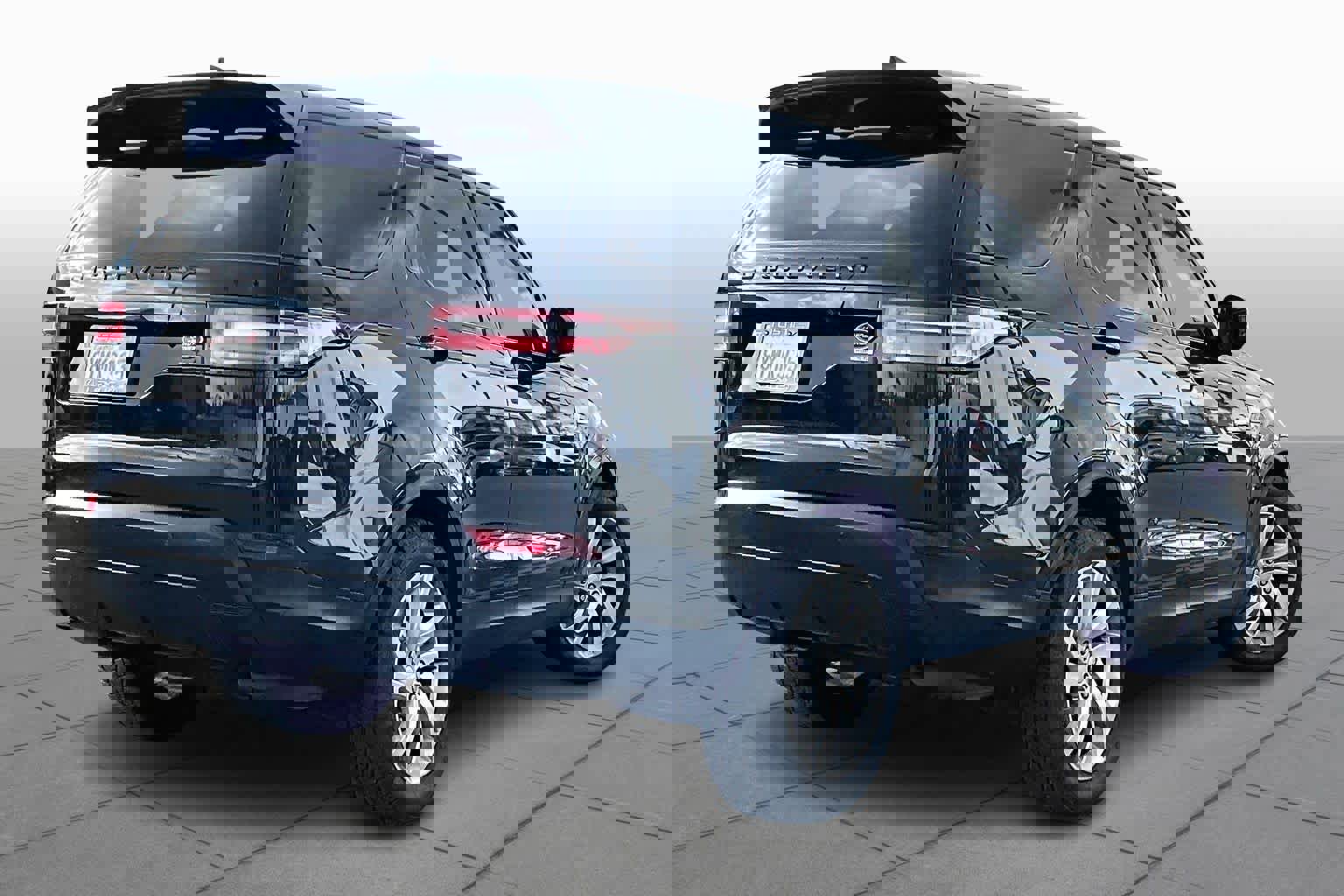 Used 2017 Land Rover Discovery HSE image 12