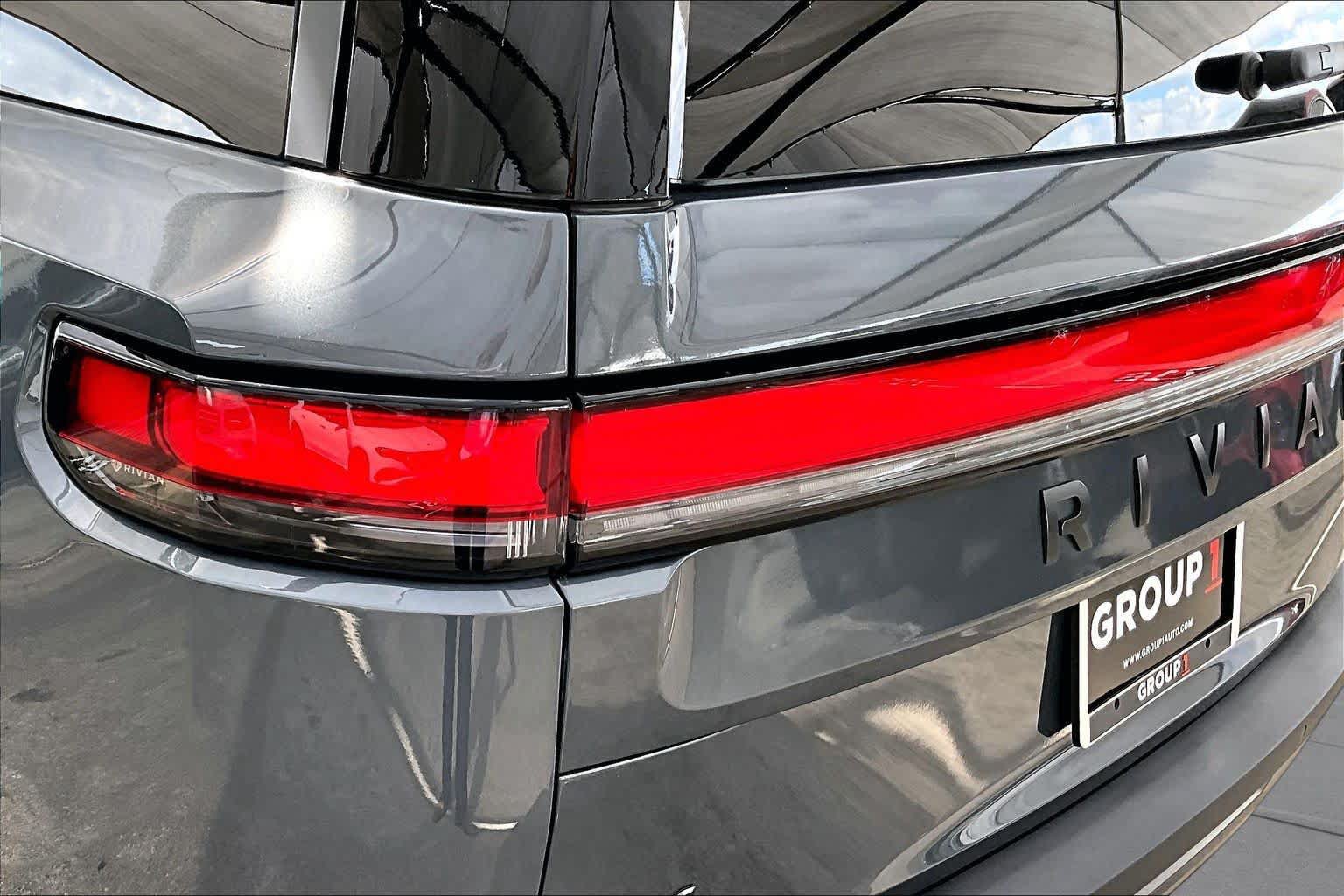 Used 2025 Rivian R1S Premium Dual AWD/4WD image 27