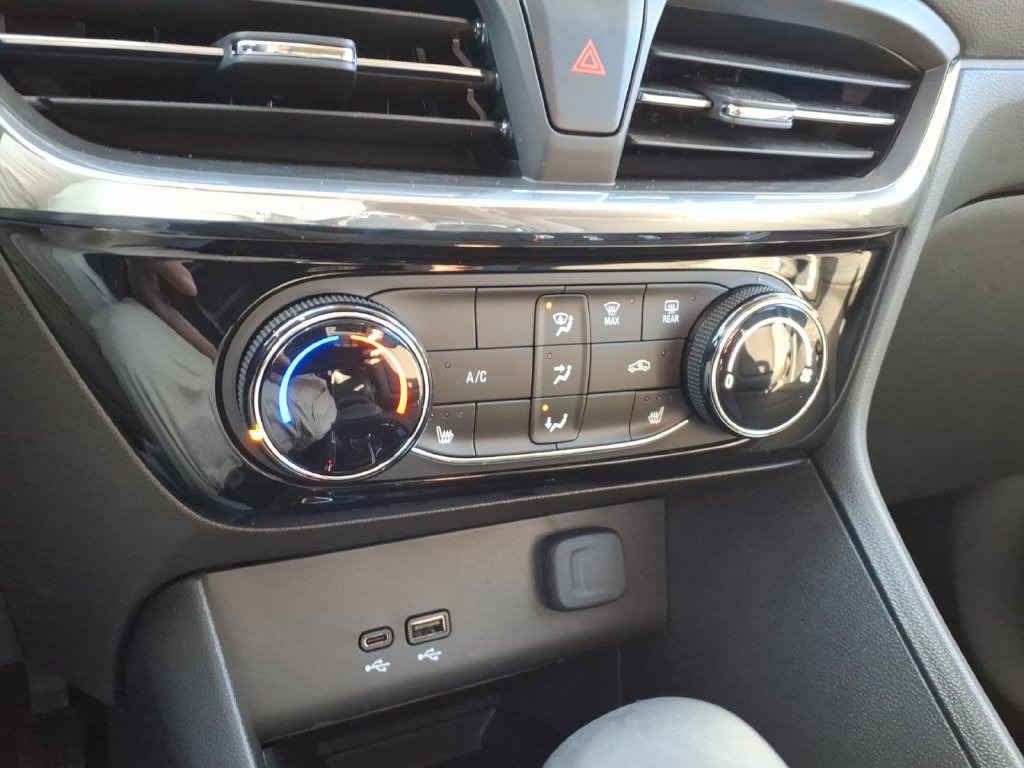 Used 2026 Buick Encore GX Sport Touring w/ Comfort Package AWD/4WD image 19