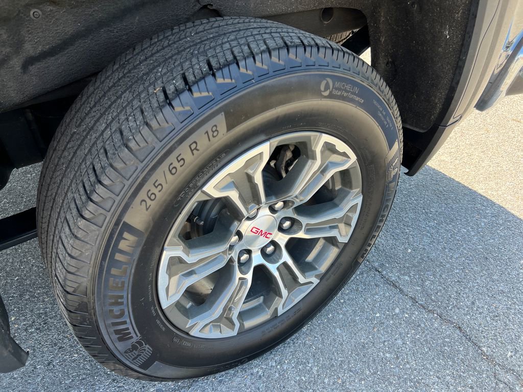 Used 2025 GMC Sierra 1500 SLT AWD/4WD image 29