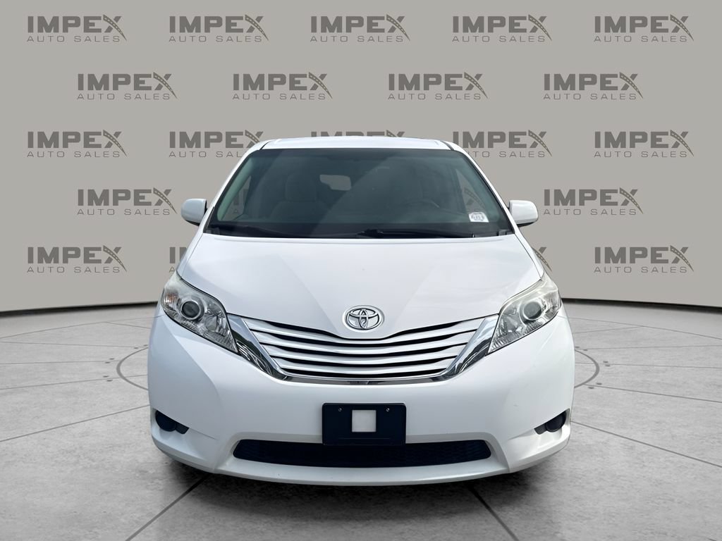 Used 2015 Toyota Sienna LE AWD/4WD image 8