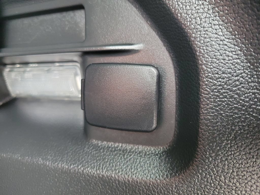 Used 2024 Ford Explorer XLT w/ Equipment Group 202A AWD/4WD image 9