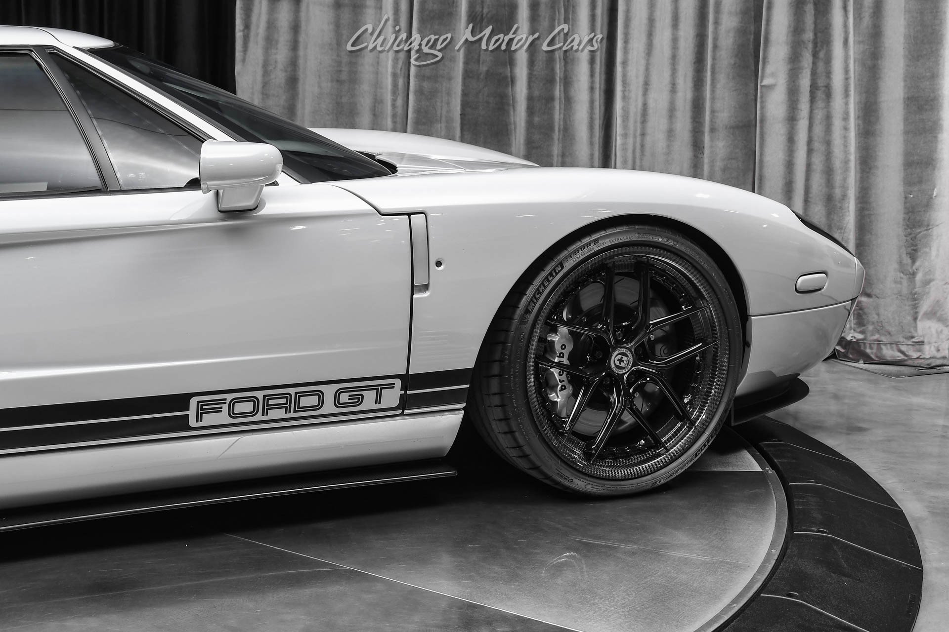 Used 2005 Ford GT RWD image 41