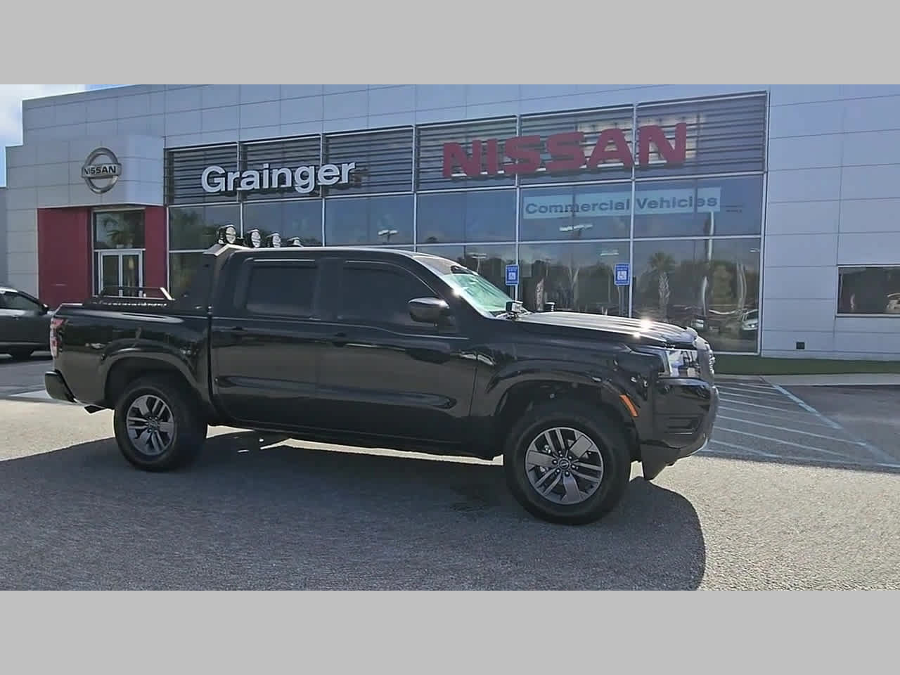 Used 2025 Nissan Frontier SV AWD/4WD image 38