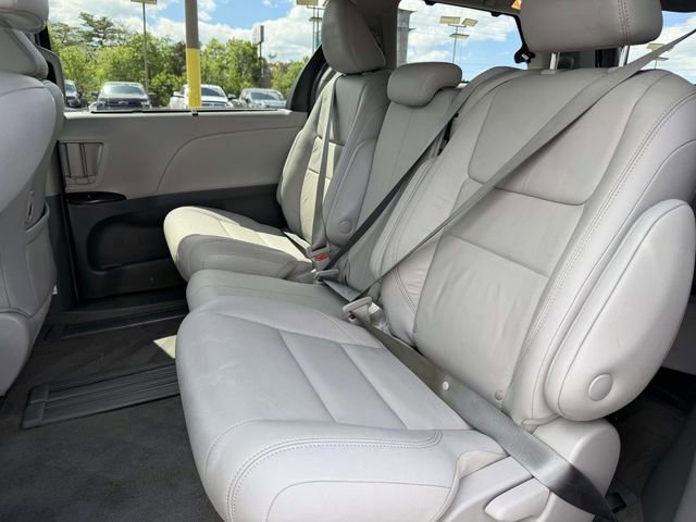 Used 2018 Toyota Sienna XLE w/ XLE Navigation Package image 11