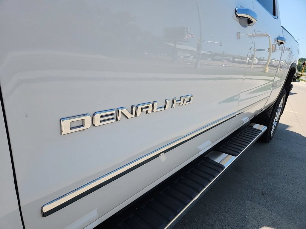 Used 2018 GMC Sierra 2500 Denali w/ Duramax Plus Package AWD/4WD image 19