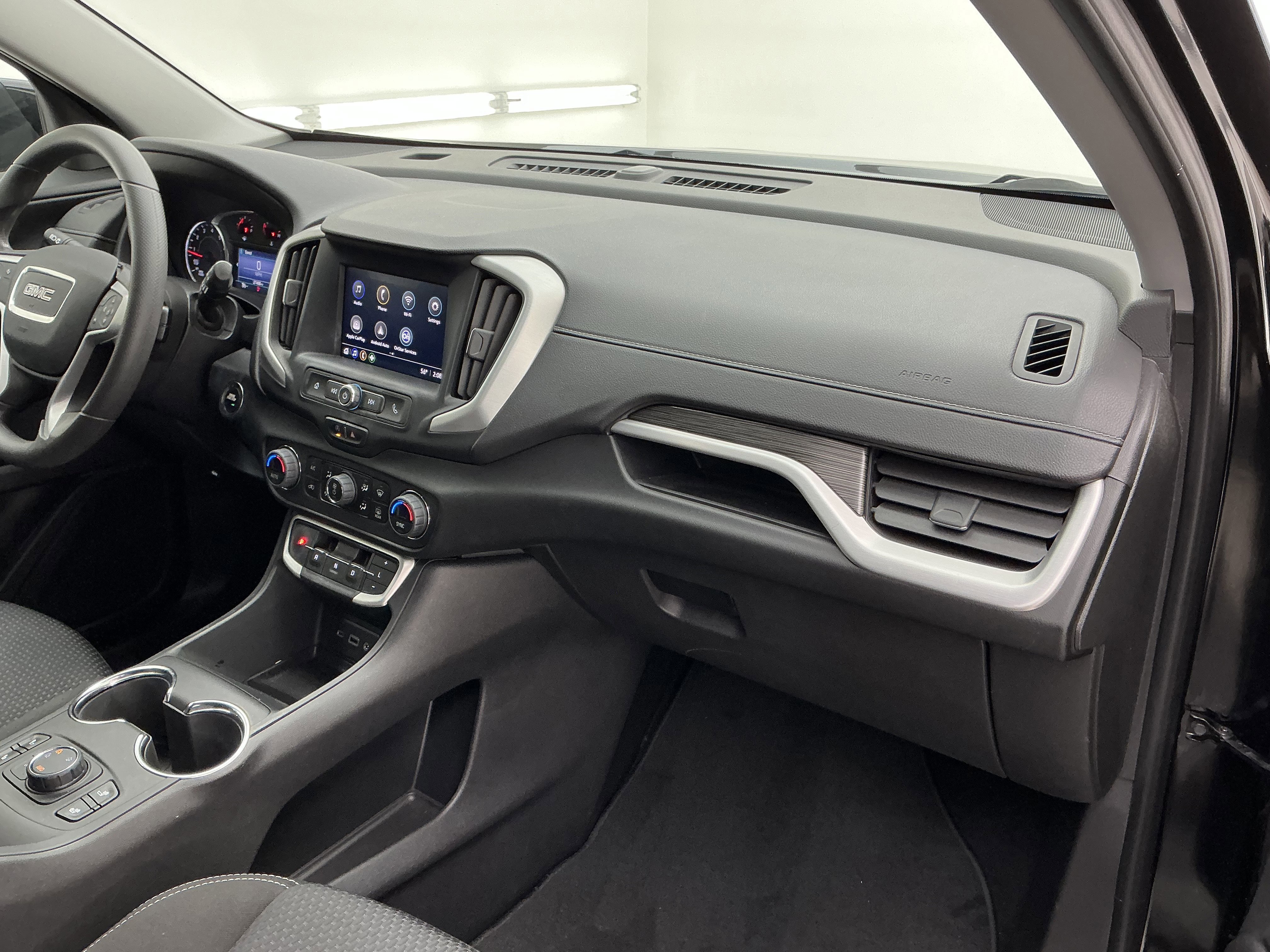 Used 2022 GMC Terrain SLE w/ Driver Convenience Package image 24