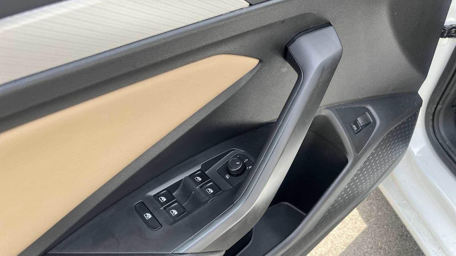 Used 2020 Volkswagen Jetta SE w/ SE Cold Weather Package FWD image 28