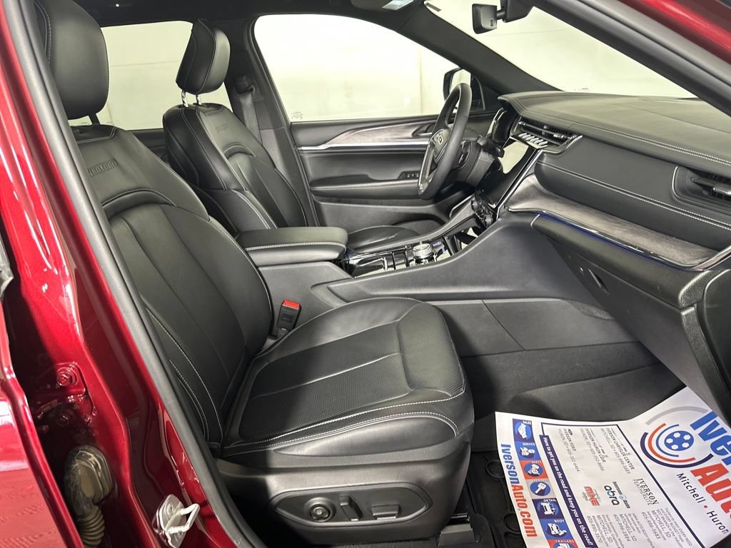 Used 2024 Jeep Grand Cherokee Overland AWD/4WD image 31