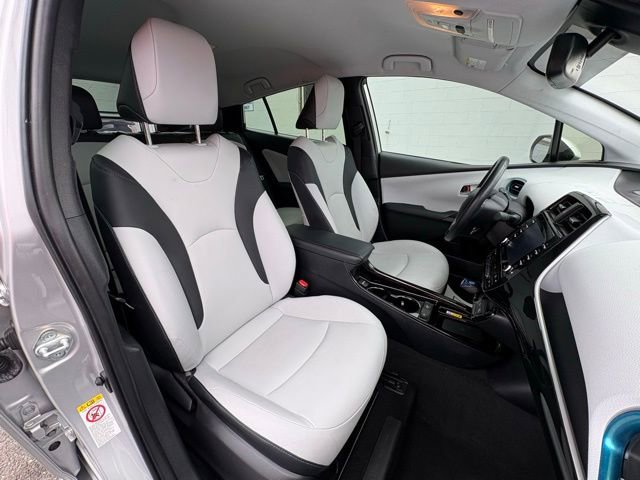 Used 2021 Toyota Prius XLE image 26