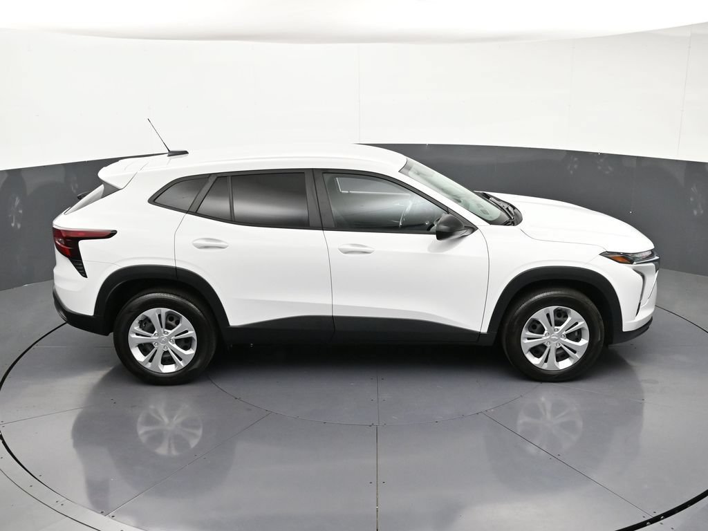 Used 2024 Chevrolet Trax LS FWD image 21