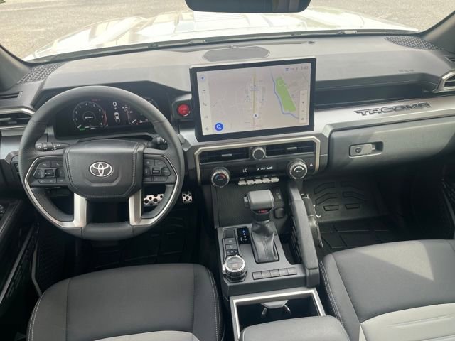 Used 2025 Toyota Tacoma TRD Sport AWD/4WD image 16