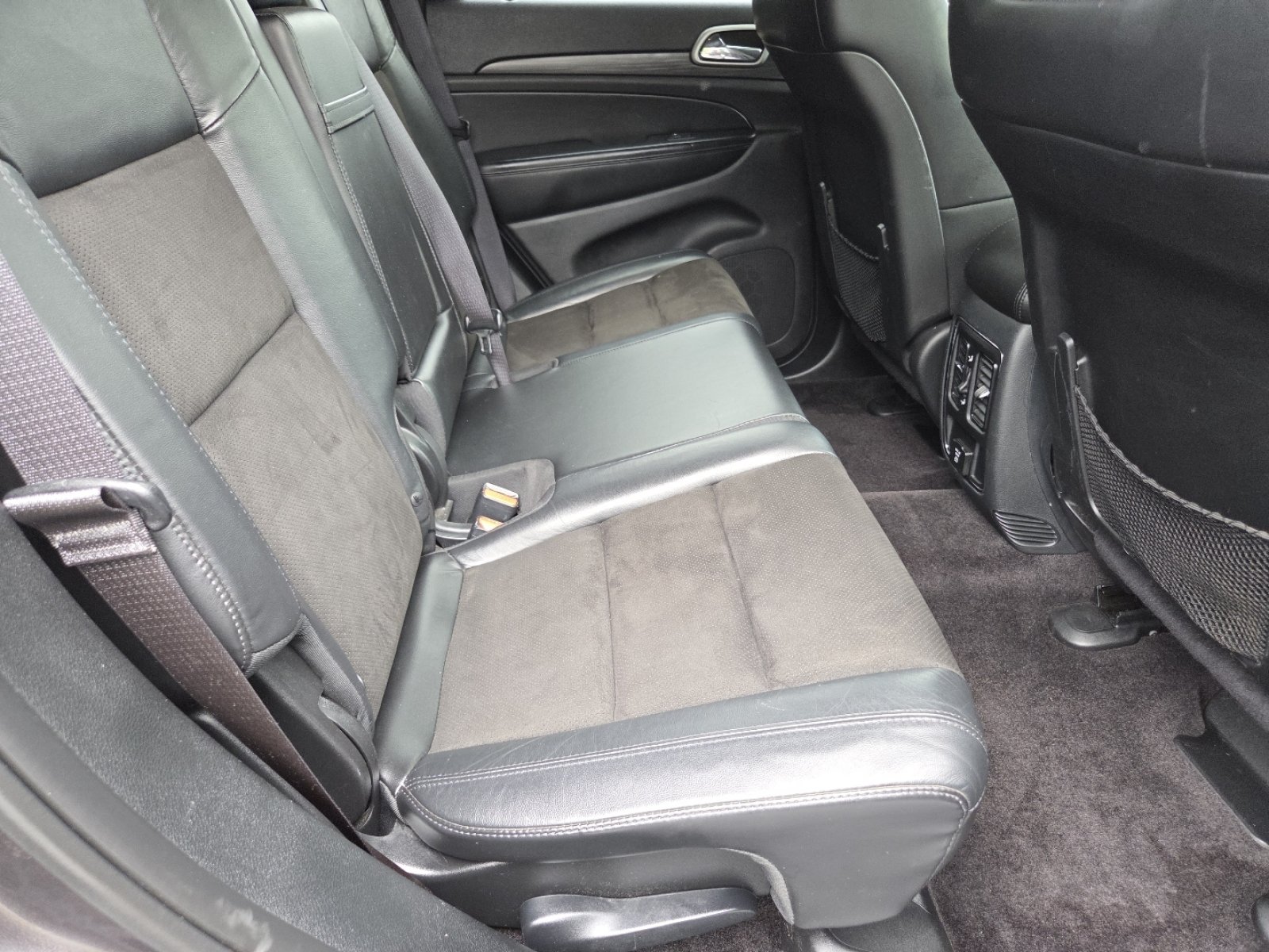 Used 2019 Jeep Grand Cherokee Altitude AWD/4WD image 24