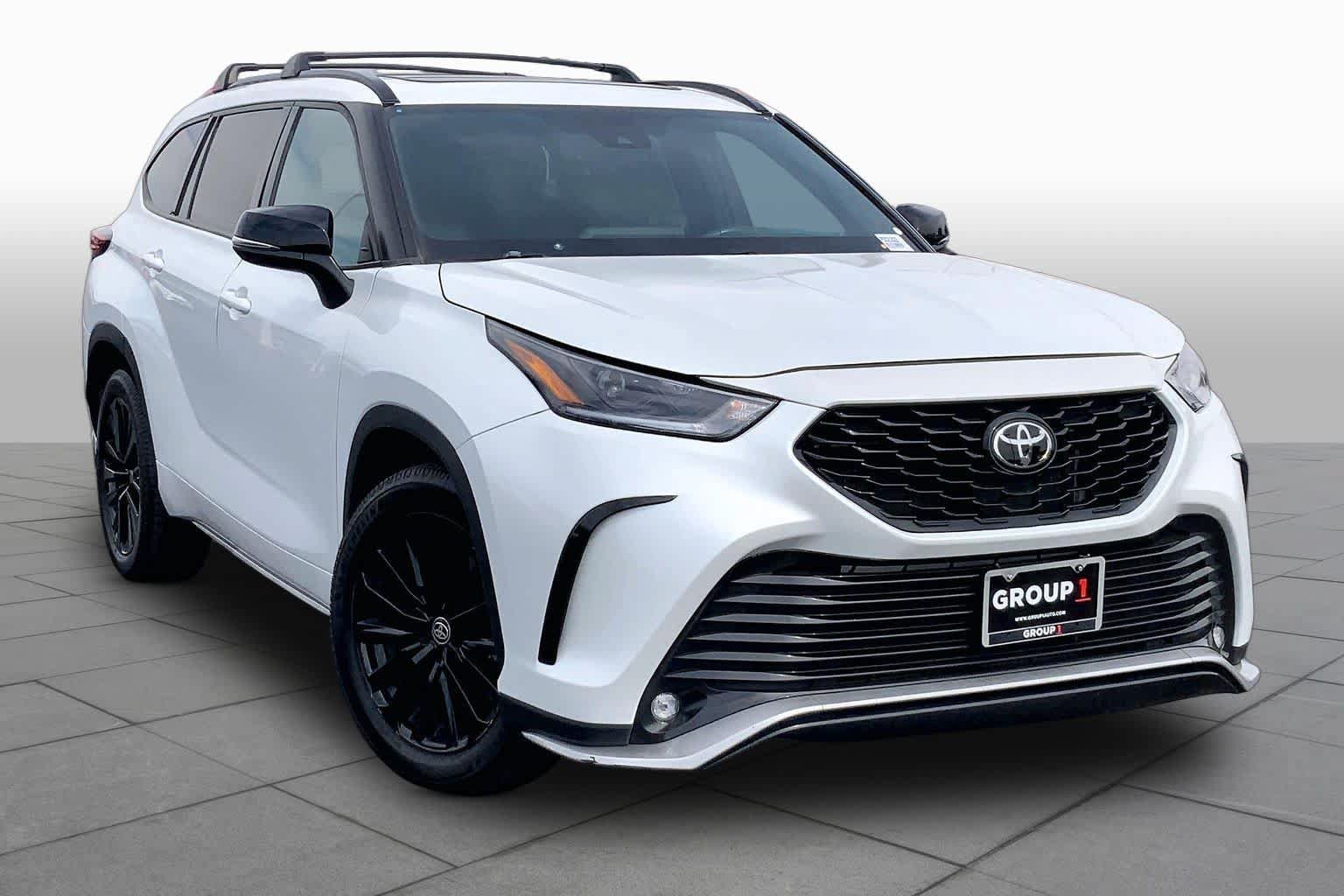 Used 2023 Toyota Highlander XSE FWD image 3
