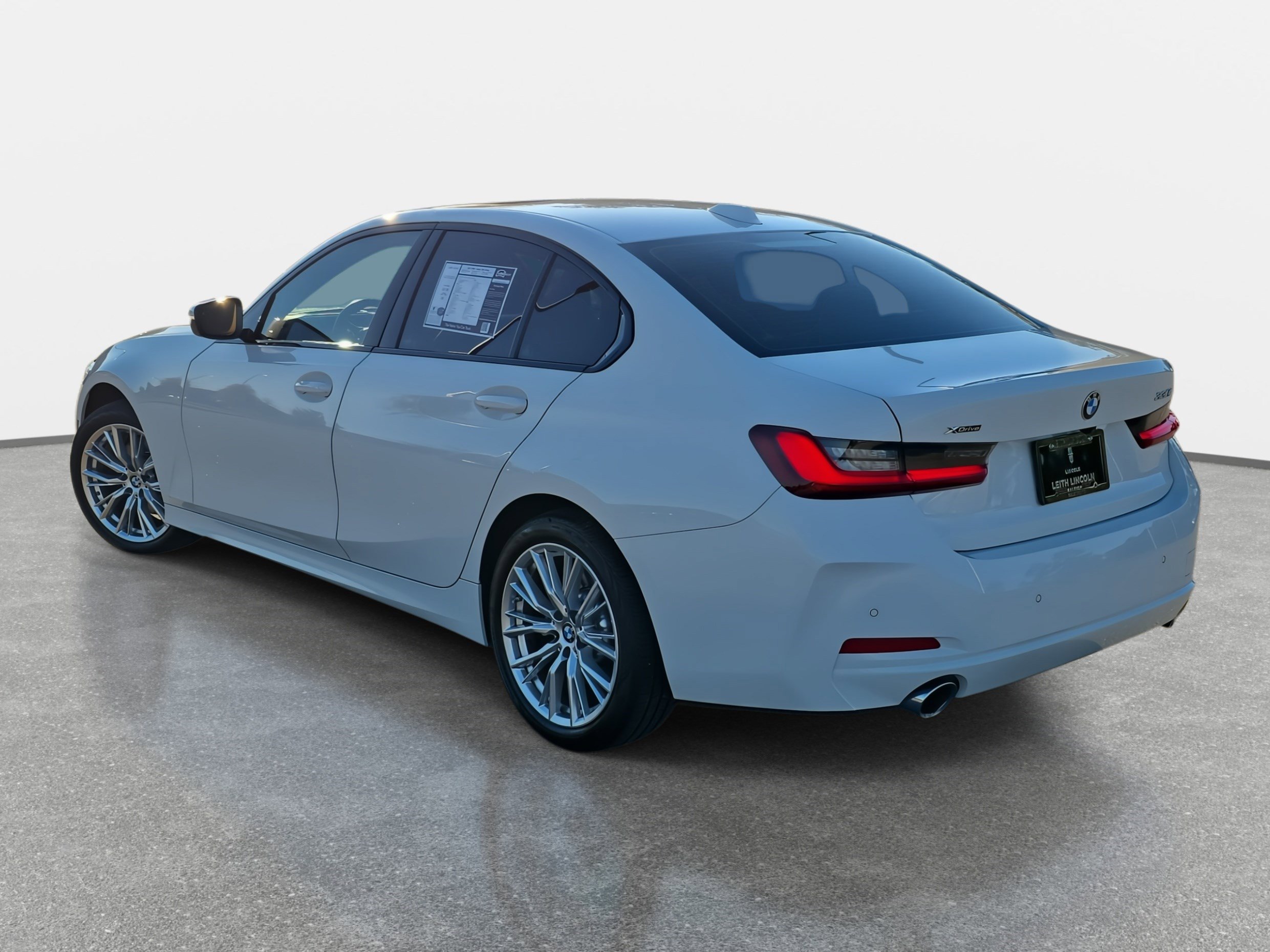 Used 2023 BMW 330i xDrive Sedan w/ Premium Package image 7