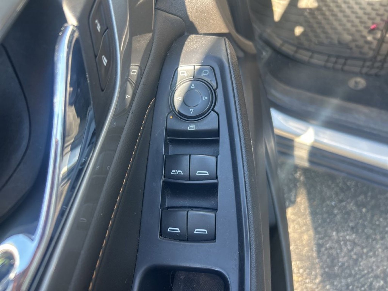 Used 2021 Chevrolet Traverse LT FWD image 9