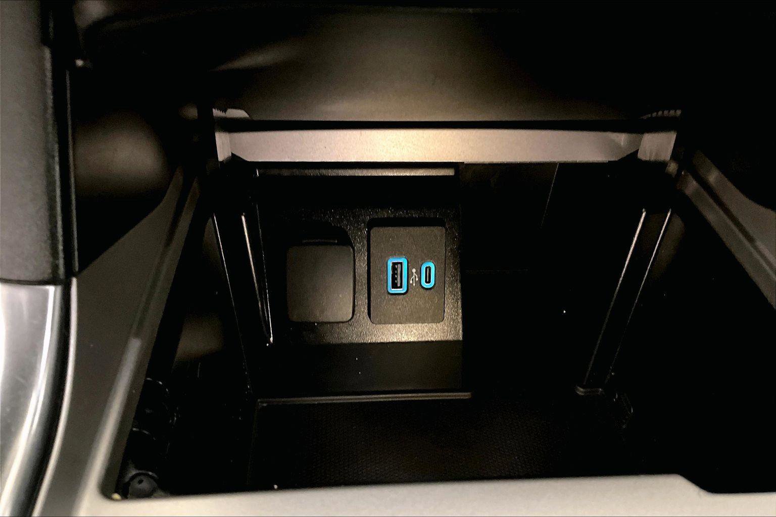 Used 2020 Ford Explorer ST w/ Premium Technology Package image 32