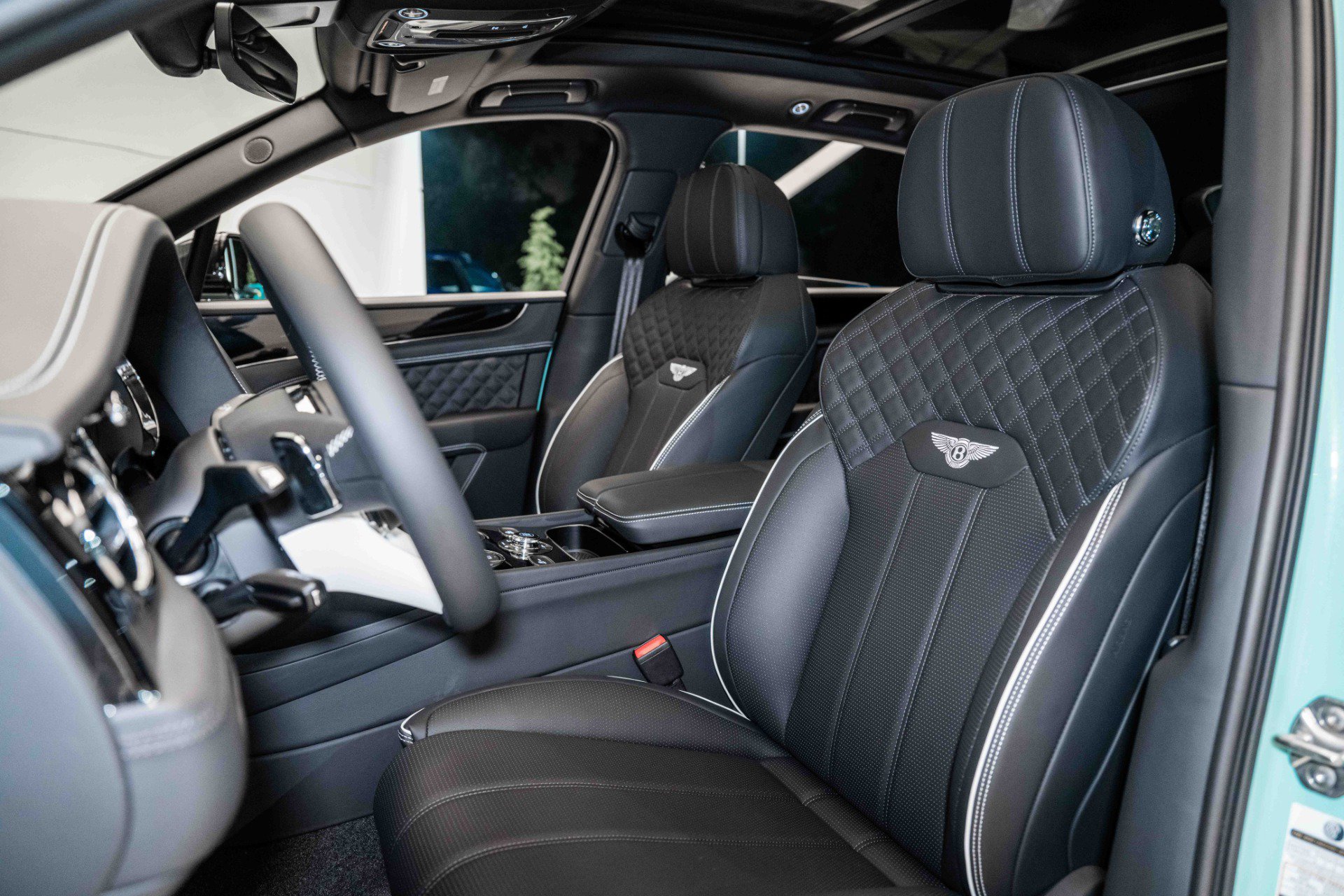 Certified 2024 Bentley Bentayga AWD/4WD image 18