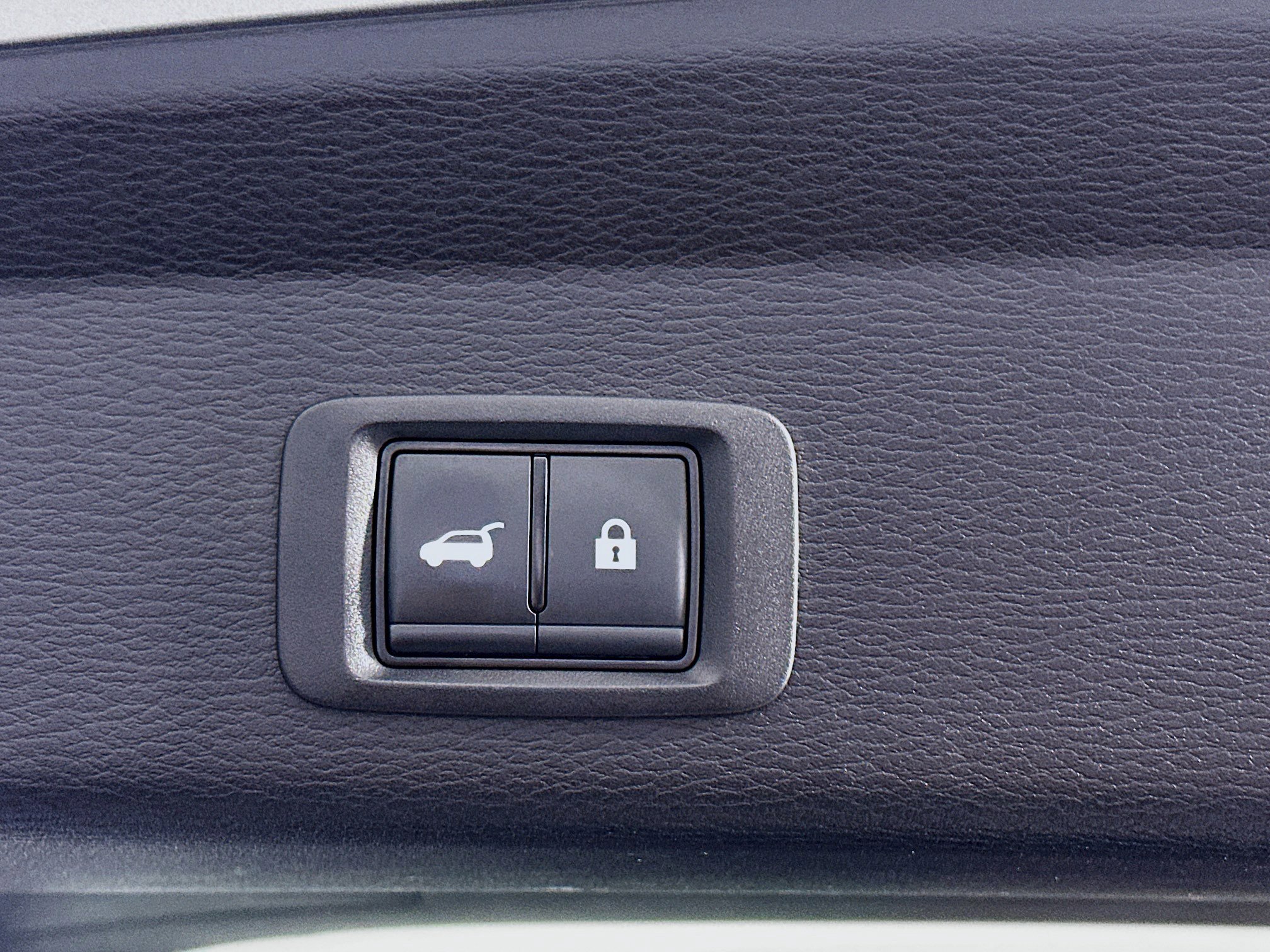 Used 2024 Mitsubishi Outlander SE image 32