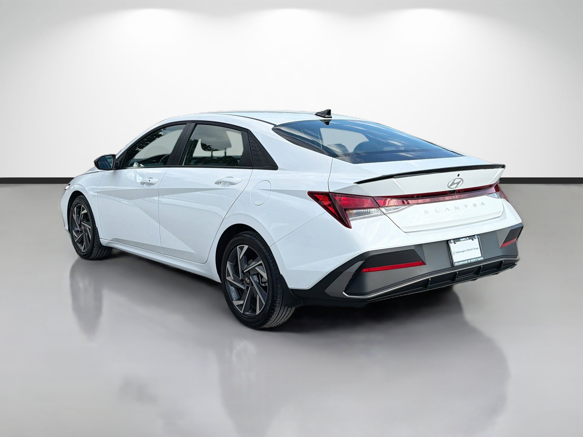 Used 2025 Hyundai Elantra Sport FWD image 5