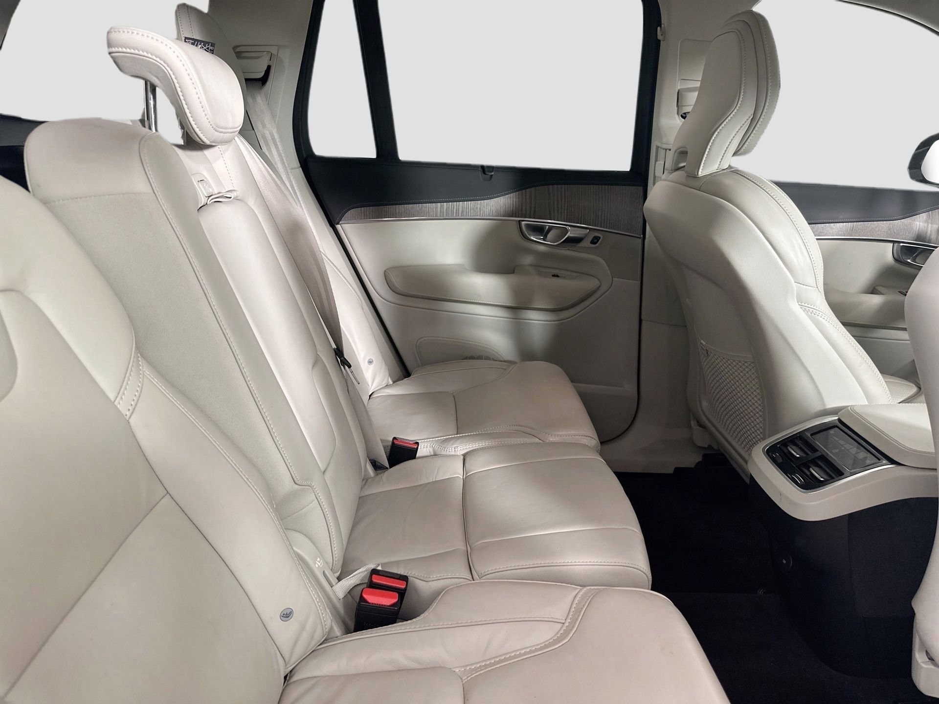 Certified 2024 Volvo XC90 B5 Plus image 30