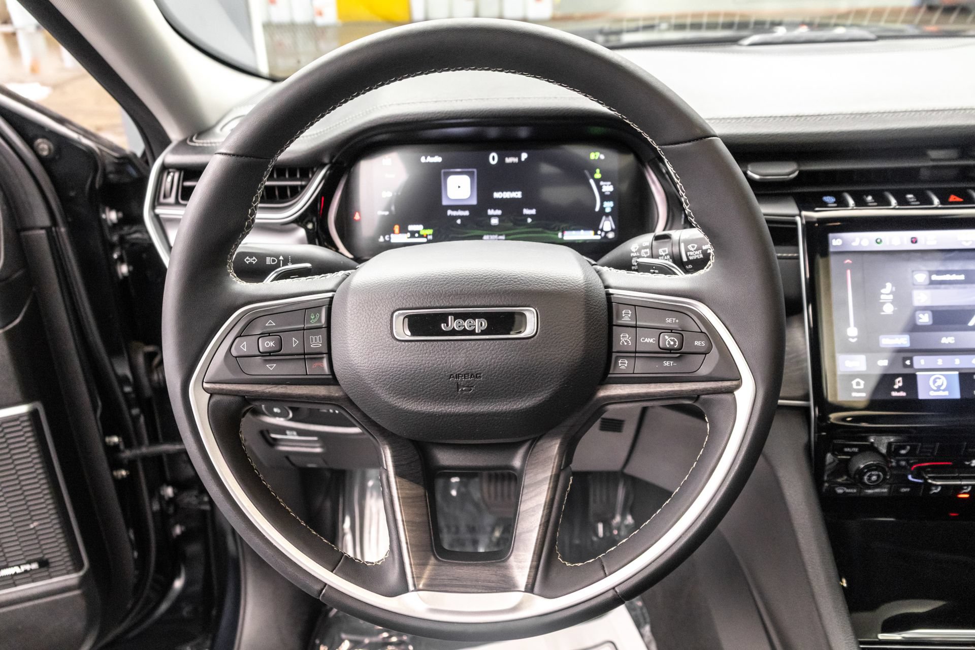 Used 2024 Jeep Grand Cherokee Limited 4xe AWD/4WD image 23