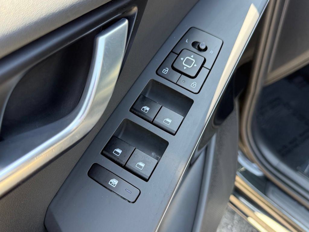 Used 2025 Kia Niro EX FWD image 19