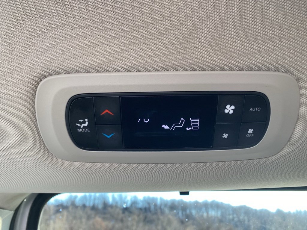 Used 2024 Chrysler Pacifica Touring-L image 24