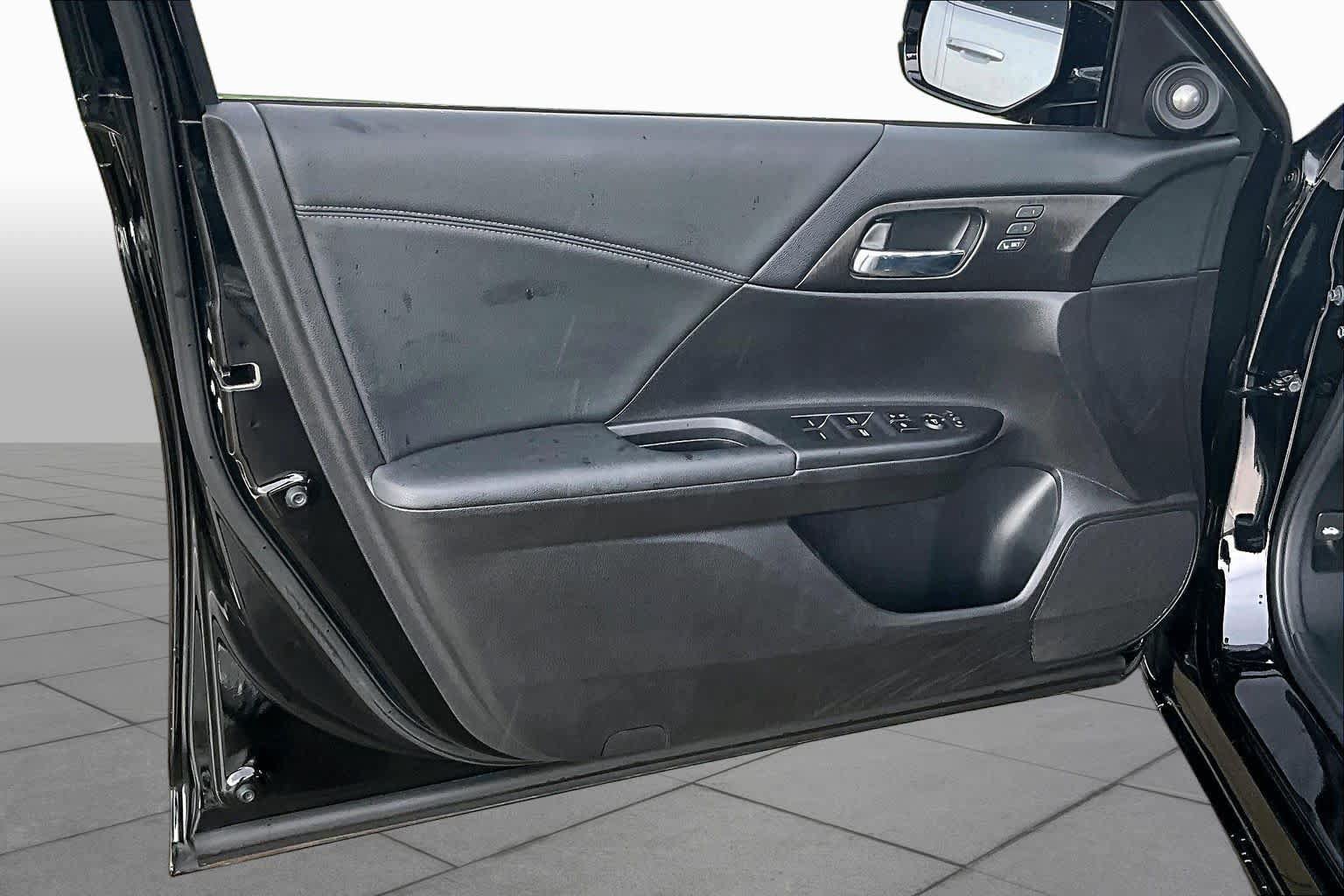 Used 2015 Honda Accord EX-L image 24