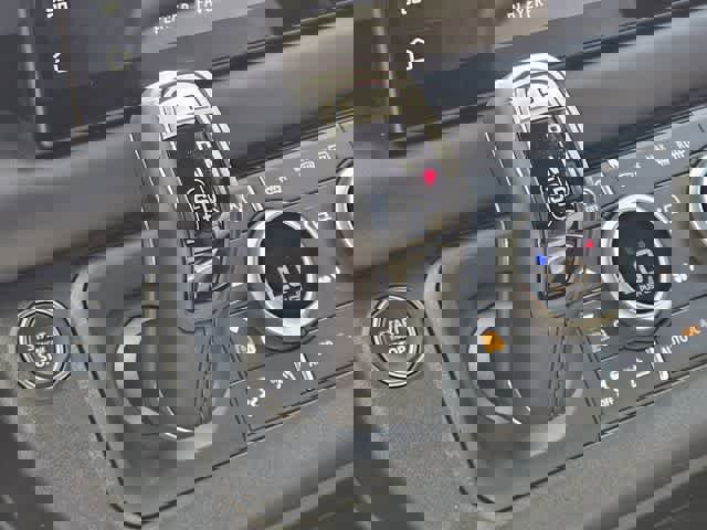 Used 2025 Land Rover Defender 110 V8 image 34