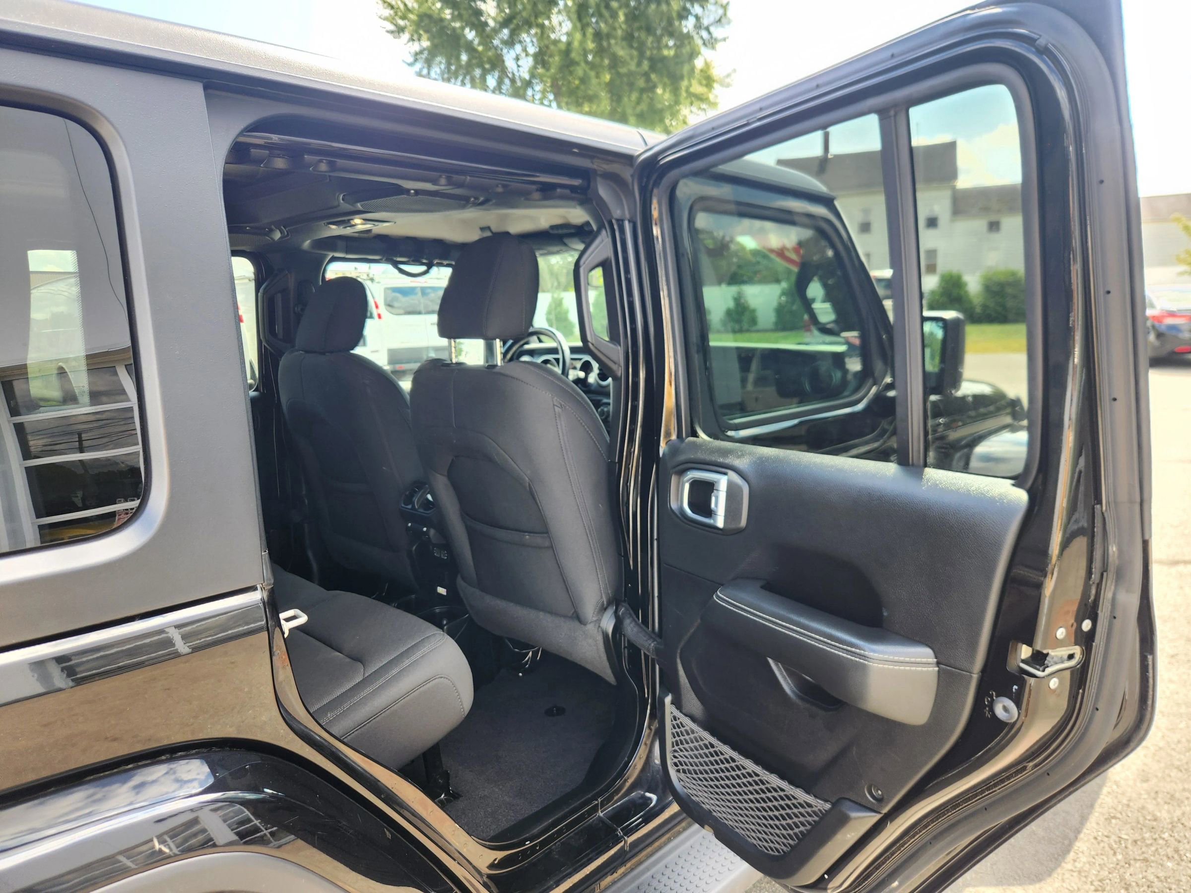 Used 2021 Jeep Wrangler Unlimited Sahara w/ Cold Weather Group image 43