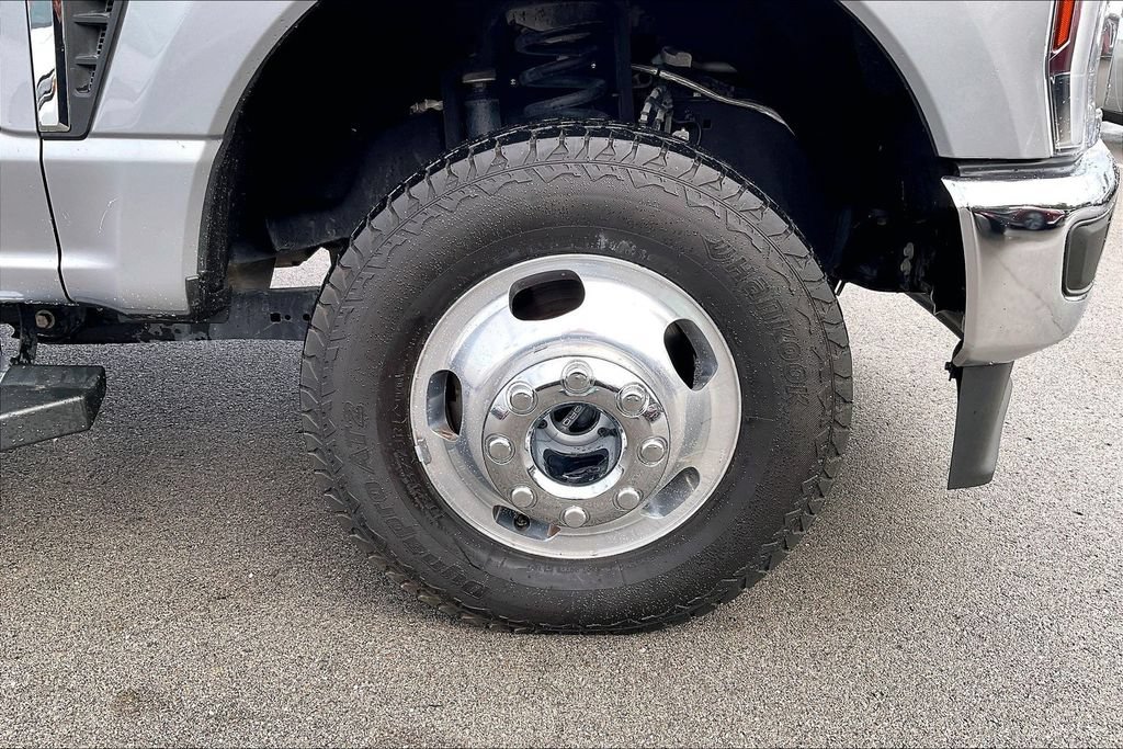 Used 2024 Ford F350 Lariat AWD/4WD image 10