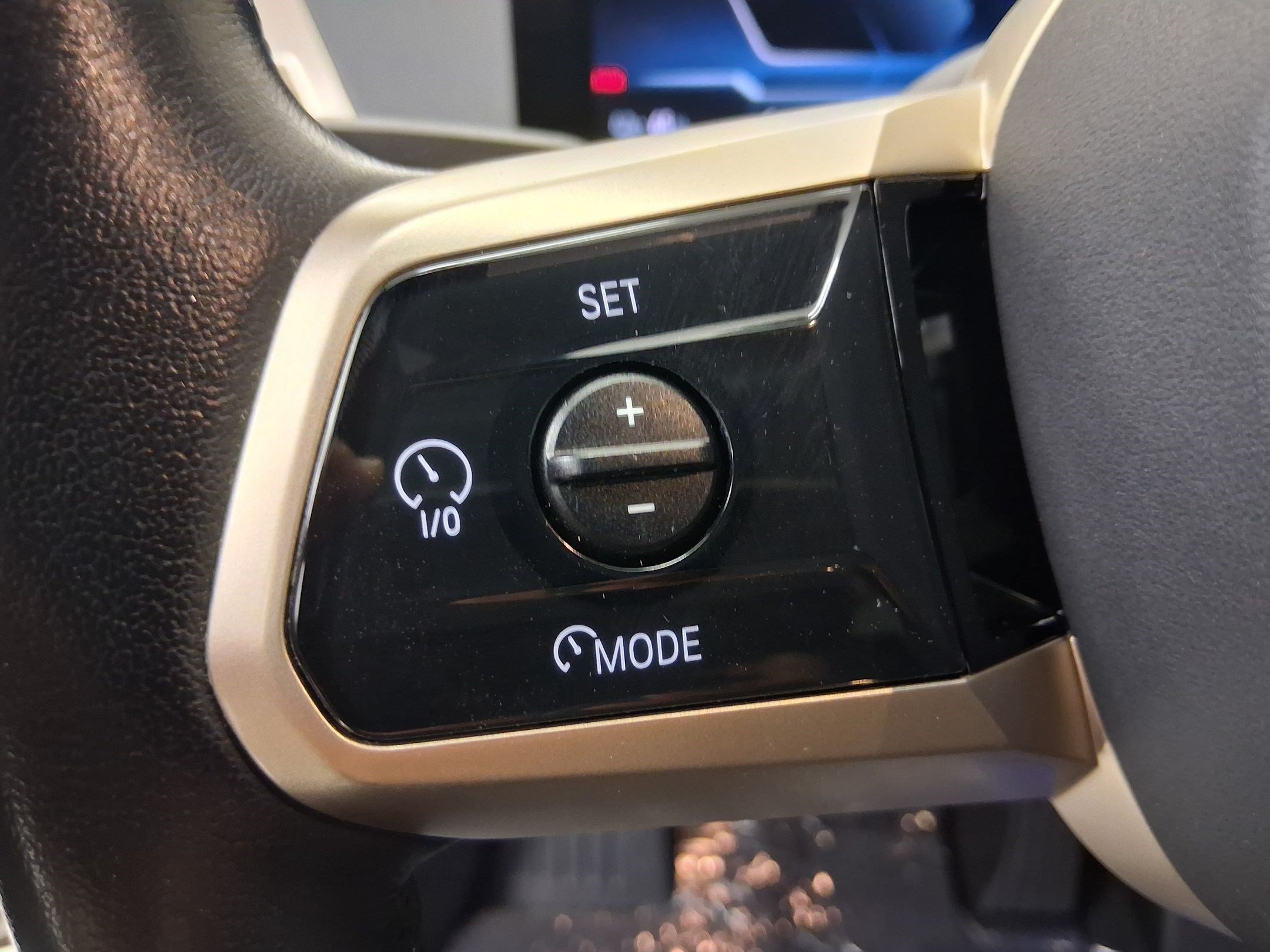 Used 2025 BMW iX xDrive50 w/ Premium Package AWD/4WD image 17