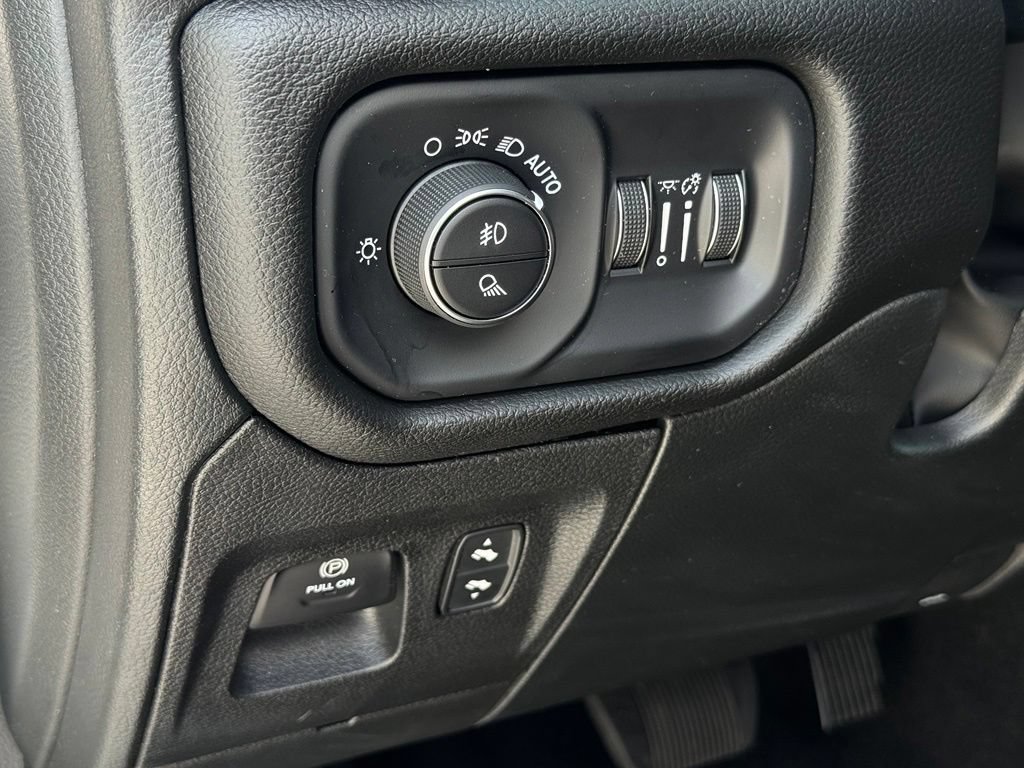 Used 2025 RAM 1500 Big Horn AWD/4WD image 31