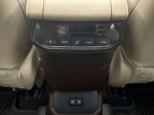 Used 2021 Toyota Highlander XLE AWD/4WD image 20