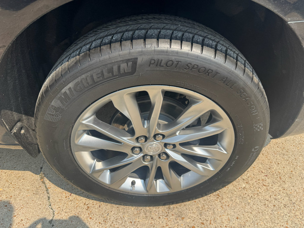 Used 2022 Buick Enclave Avenir w/ Avenir Technology Package FWD image 10
