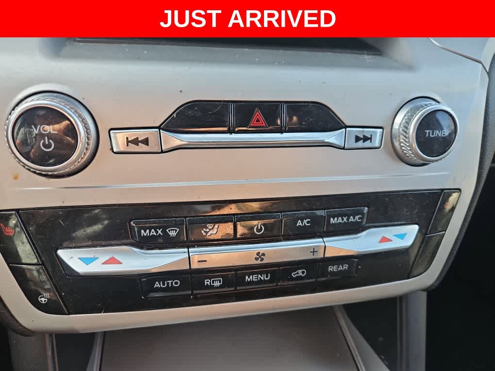 Used 2022 Ford Explorer XLT w/ Equipment Group 202A RWD image 18