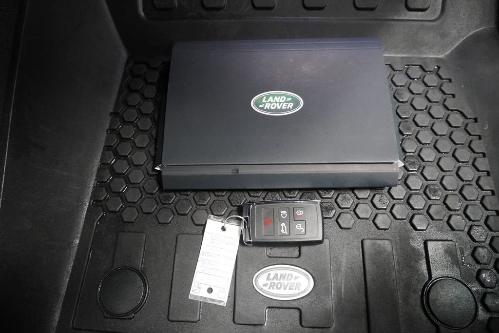 Used 2024 Land Rover Defender 130 S image 27